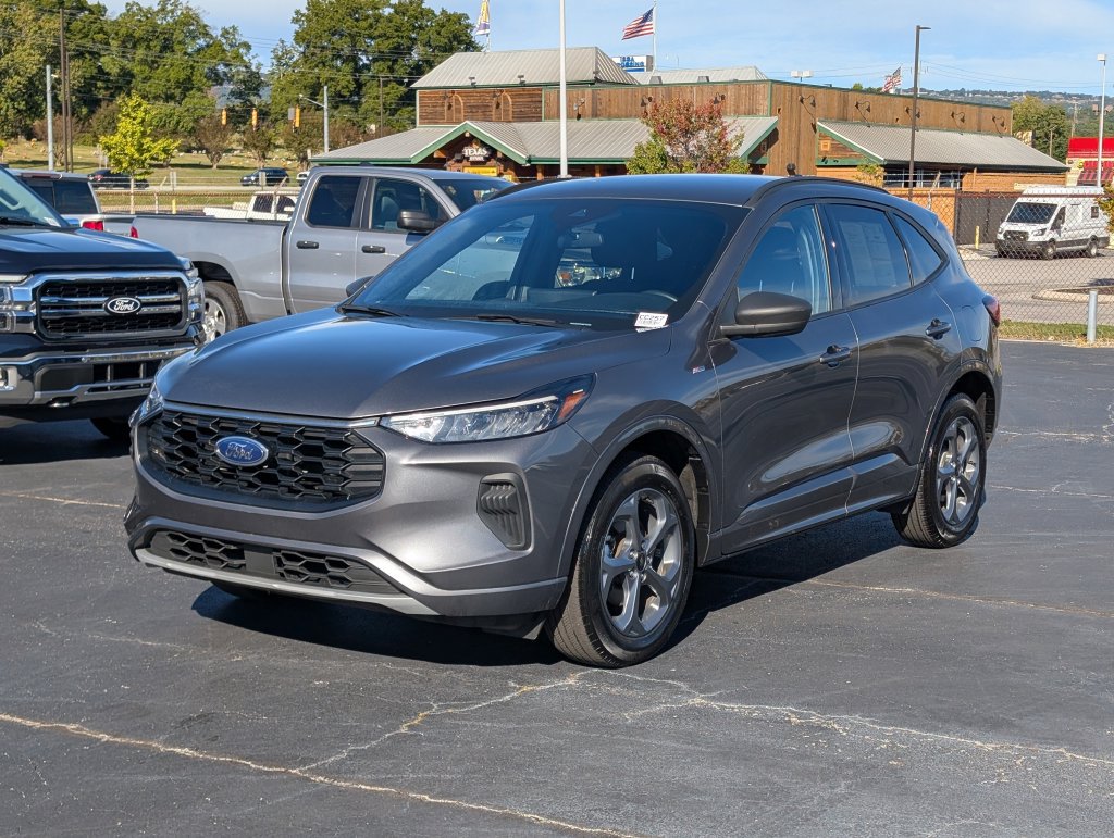 Certified 2023 Ford Escape ST-Line w/ Tech Pack #1 AWD/4WD image 3