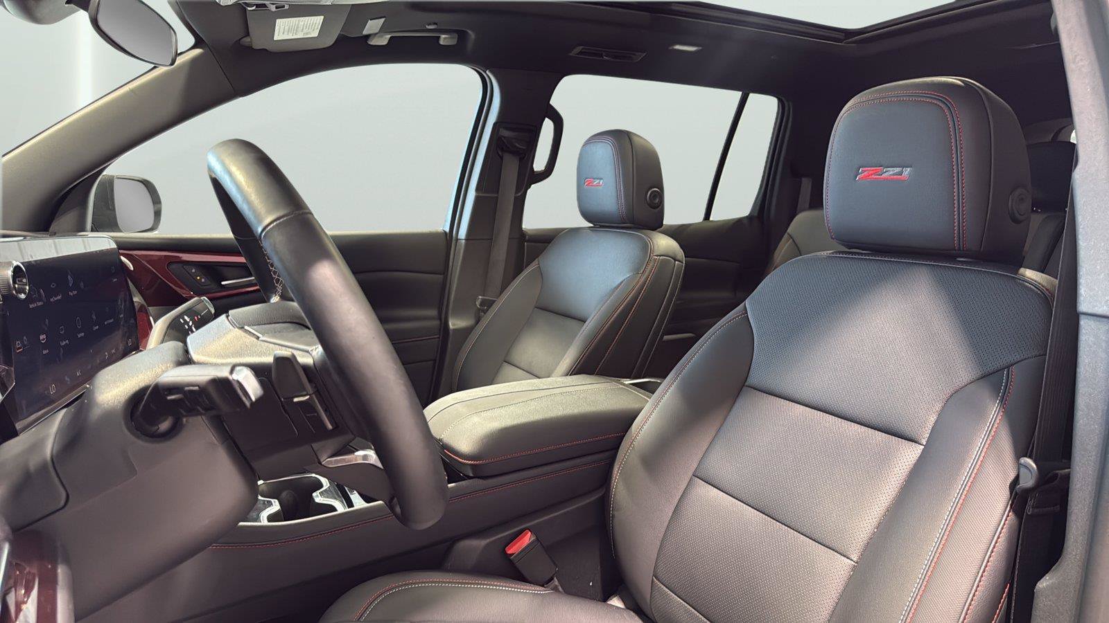 Used 2025 Chevrolet Traverse Z71 AWD/4WD image 10