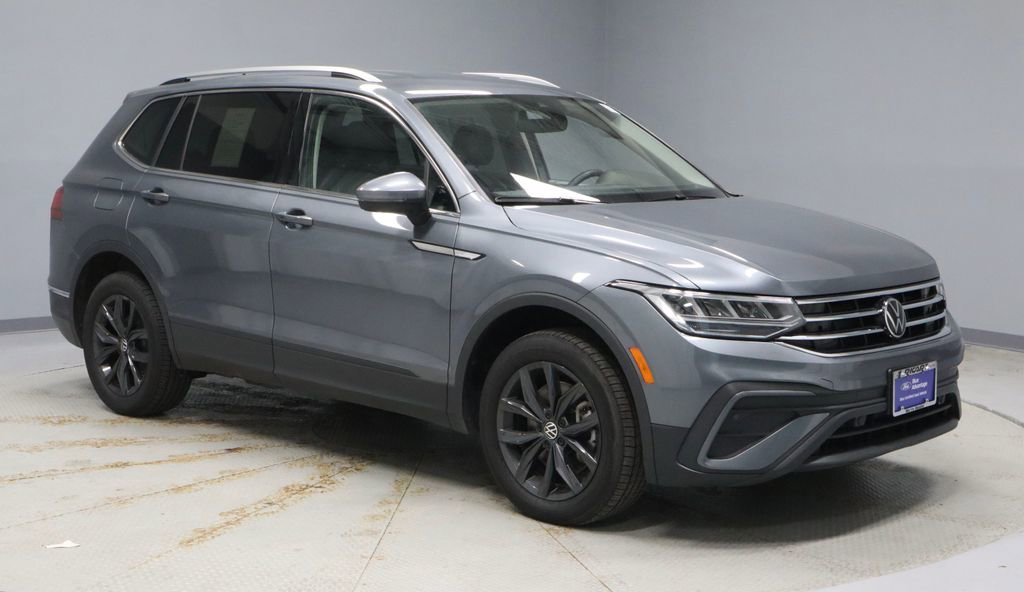 Used 2024 Volkswagen Tiguan SE image 1