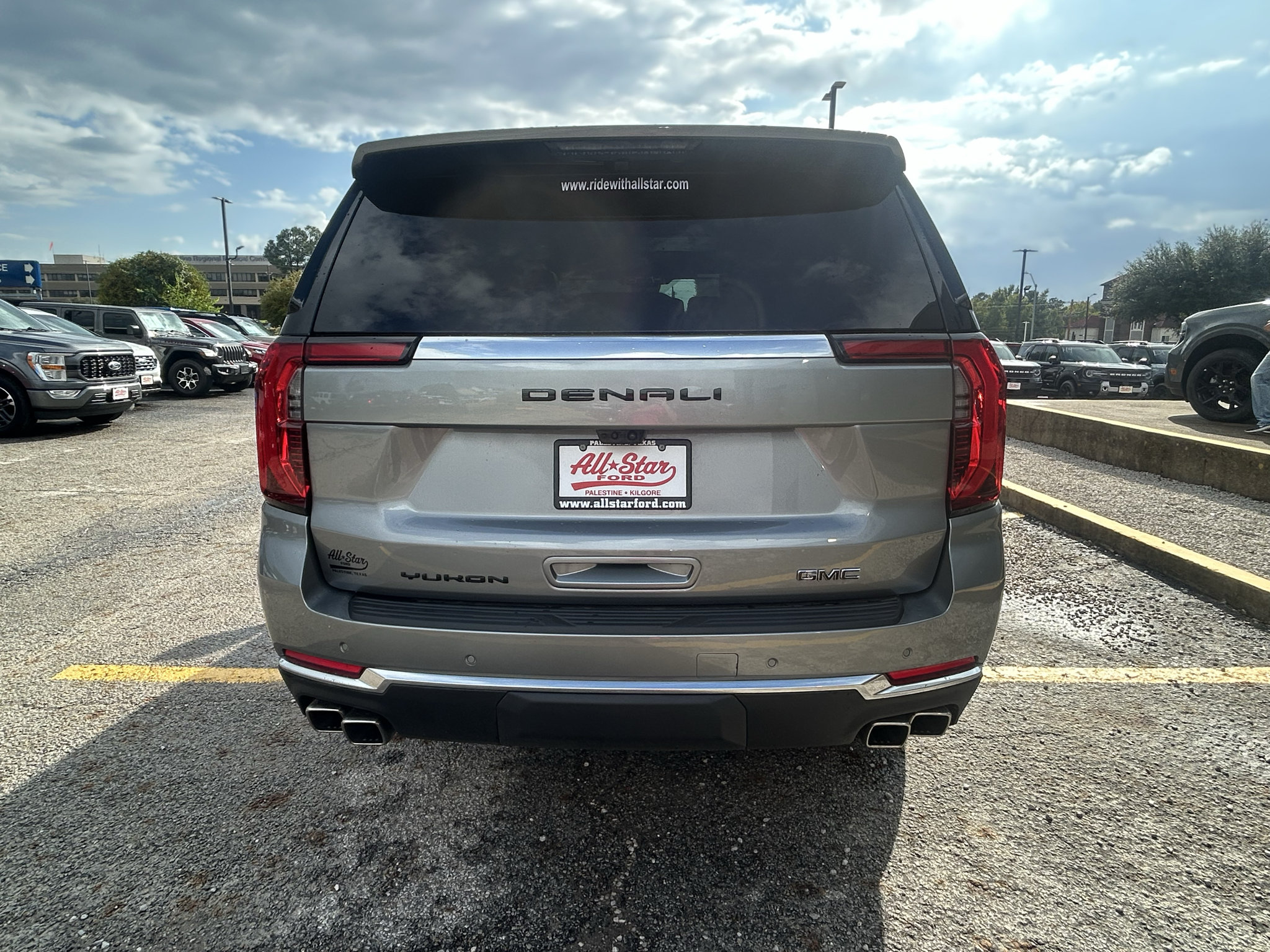 Used 2026 GMC Yukon Denali w/ Denali Reserve Package AWD/4WD image 6