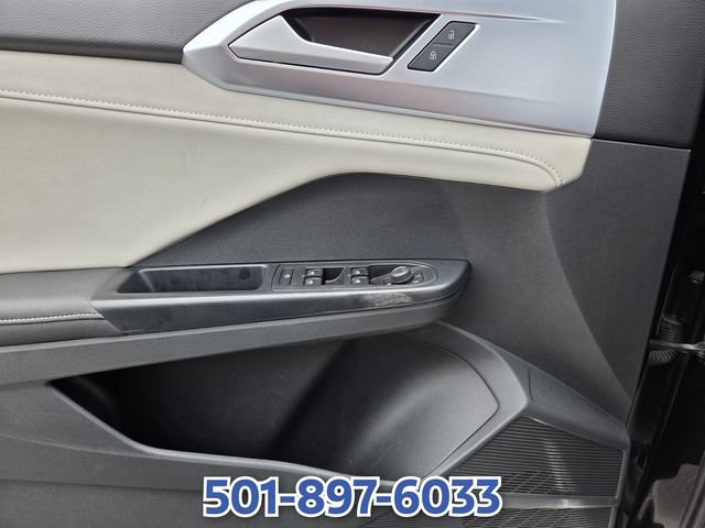 Used 2025 Volkswagen Taos SE FWD image 25