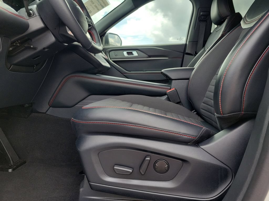 Certified 2025 Ford Explorer ST-Line w/ ST-Line Street Pack AWD/4WD image 19