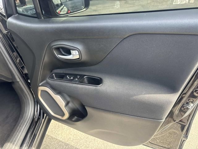 Used 2017 Jeep Renegade Latitude image 34