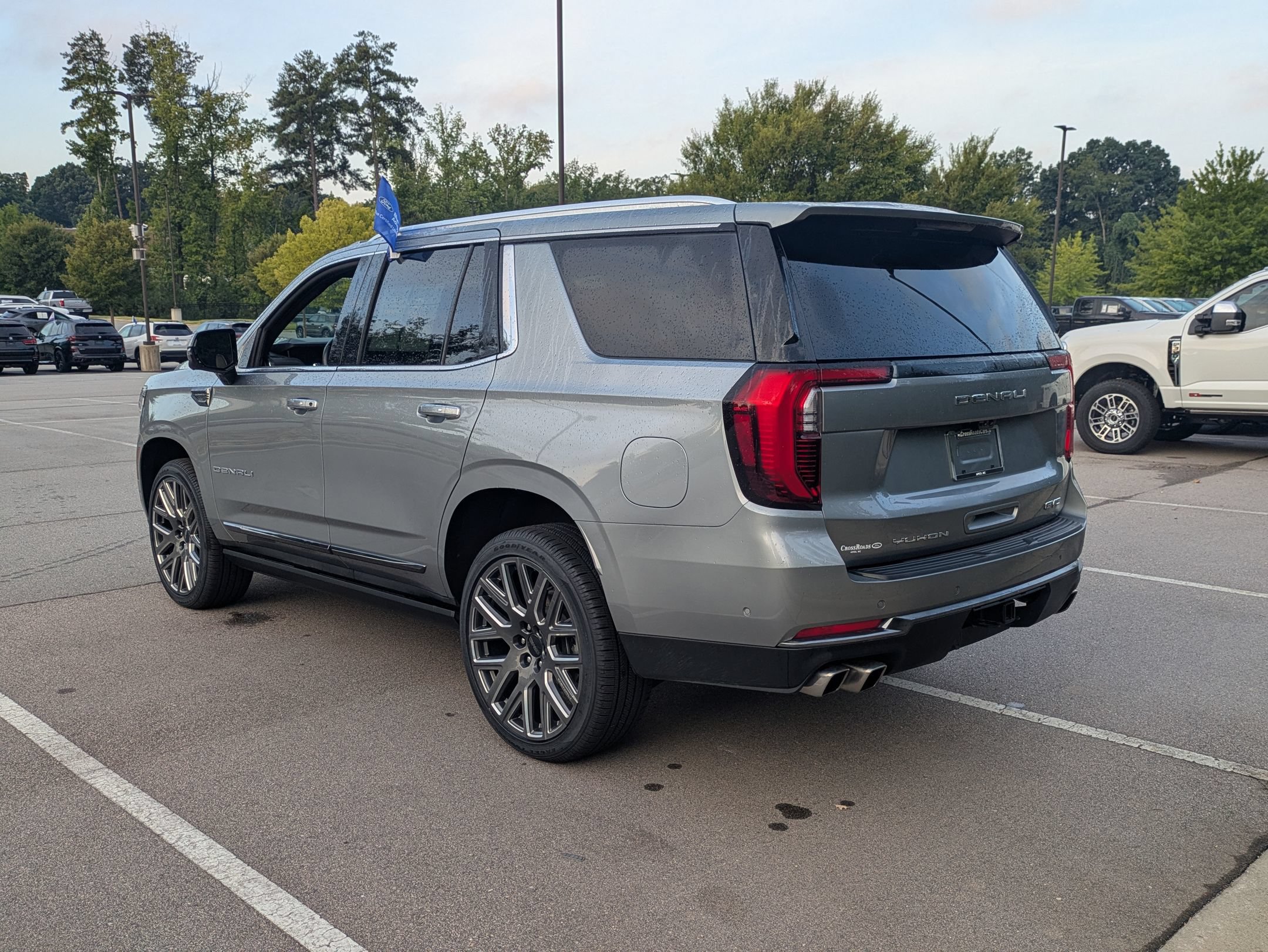 Used 2025 GMC Yukon Denali Ultimate AWD/4WD image 6