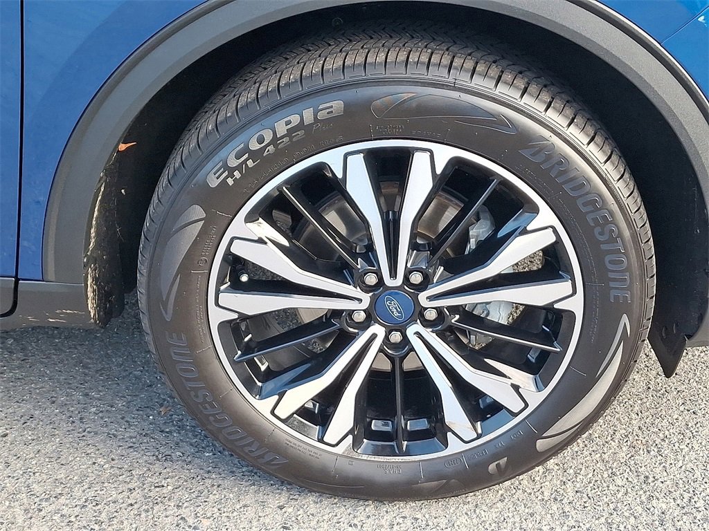 Certified 2022 Ford Escape SE w/ SE Sport Appearance Package image 8