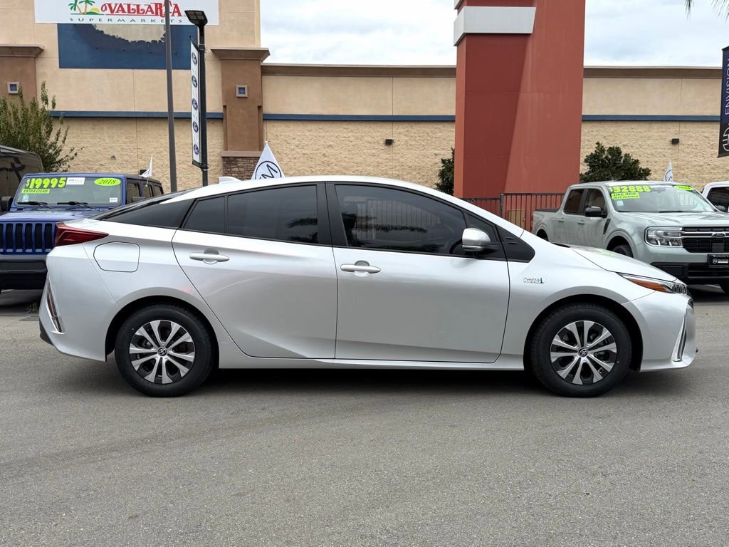 Used 2022 Toyota Prius Prime XLE image 11