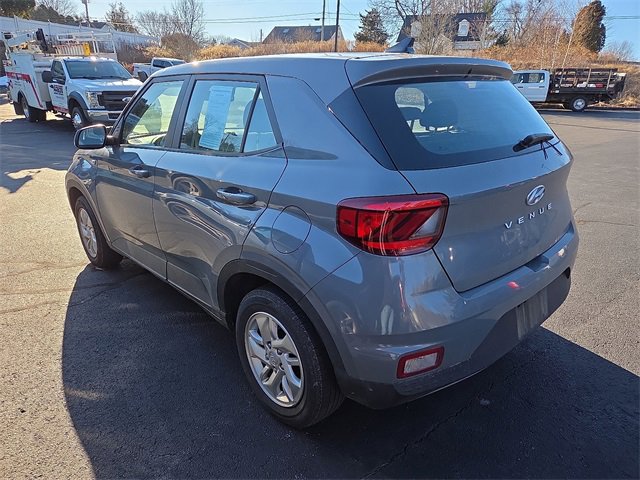 Used 2022 Hyundai Venue SE image 3