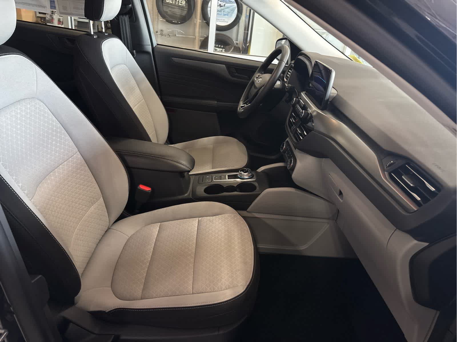 Certified 2025 Ford Escape Active w/ Cold Weather Package AWD/4WD image 38
