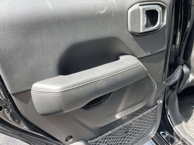 Used 2022 Jeep Gladiator Overland w/ Cold Weather Group AWD/4WD image 7