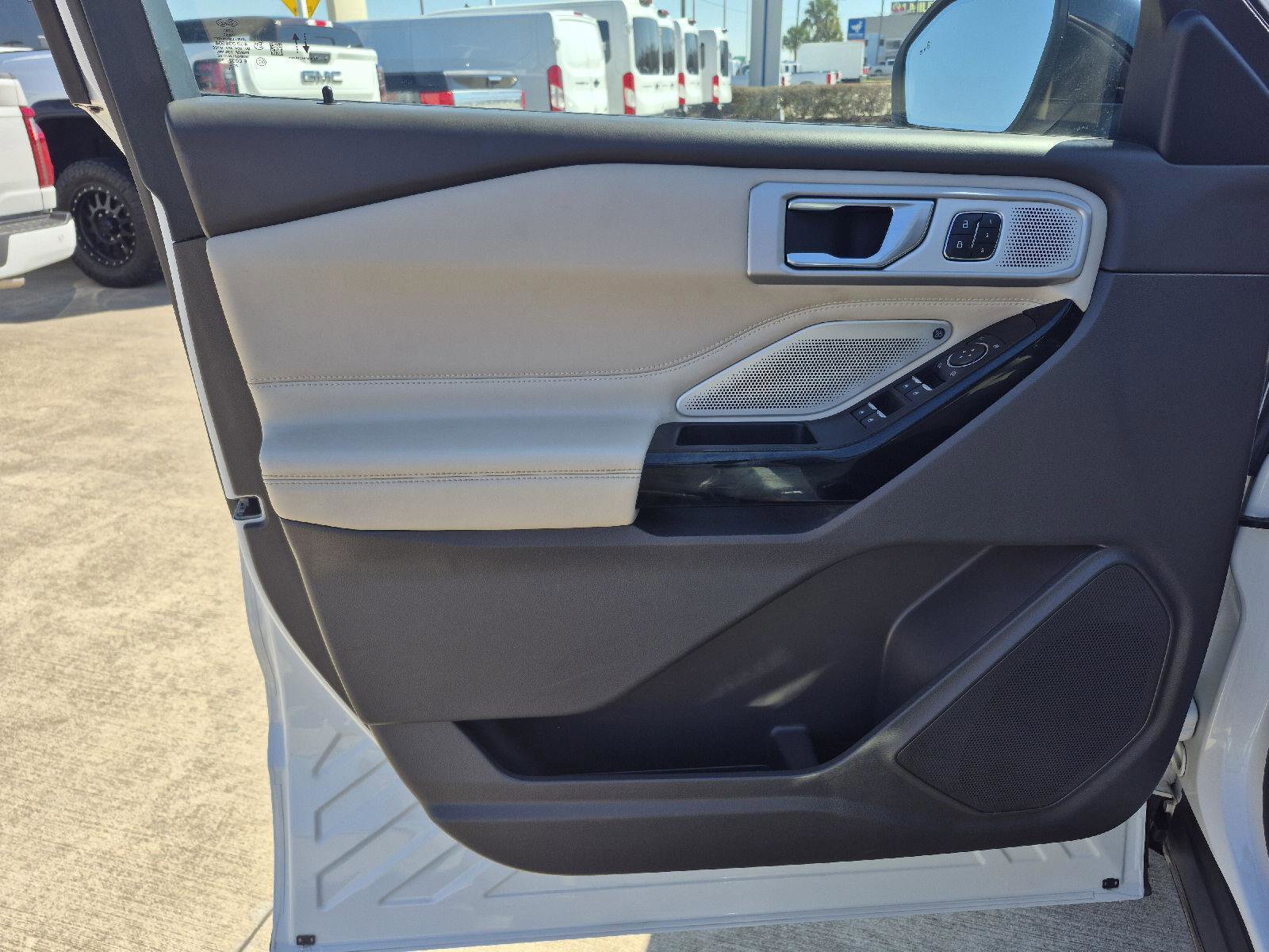 Certified 2021 Ford Explorer Platinum w/ Equipment Group 601A image 17