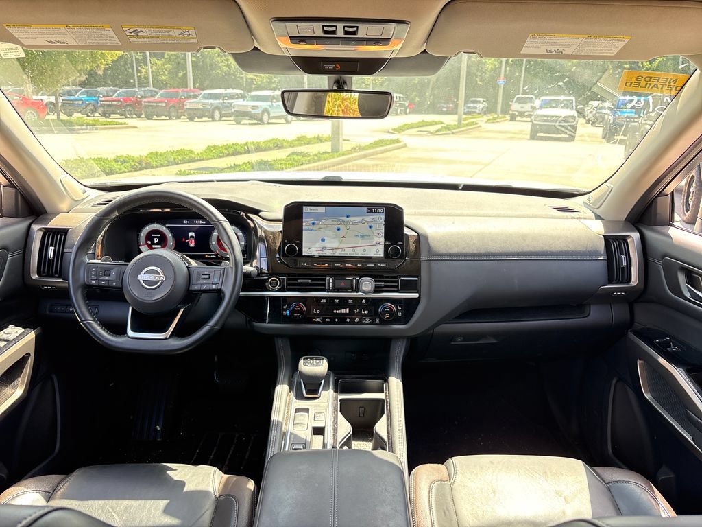 Used 2024 Nissan Pathfinder Platinum w/ Black Appearance Package FWD image 7