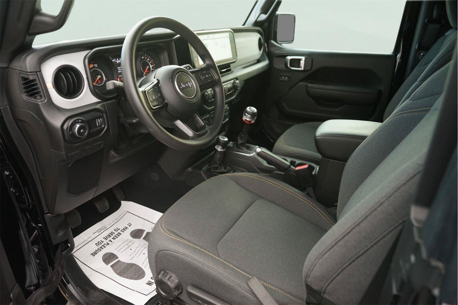 Used 2025 Jeep Wrangler Sport AWD/4WD image 8