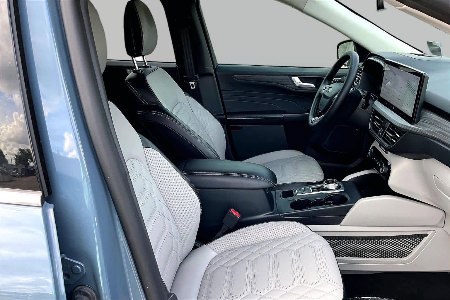 Certified 2023 Ford Escape Platinum w/ Premium Technology Package FWD image 9