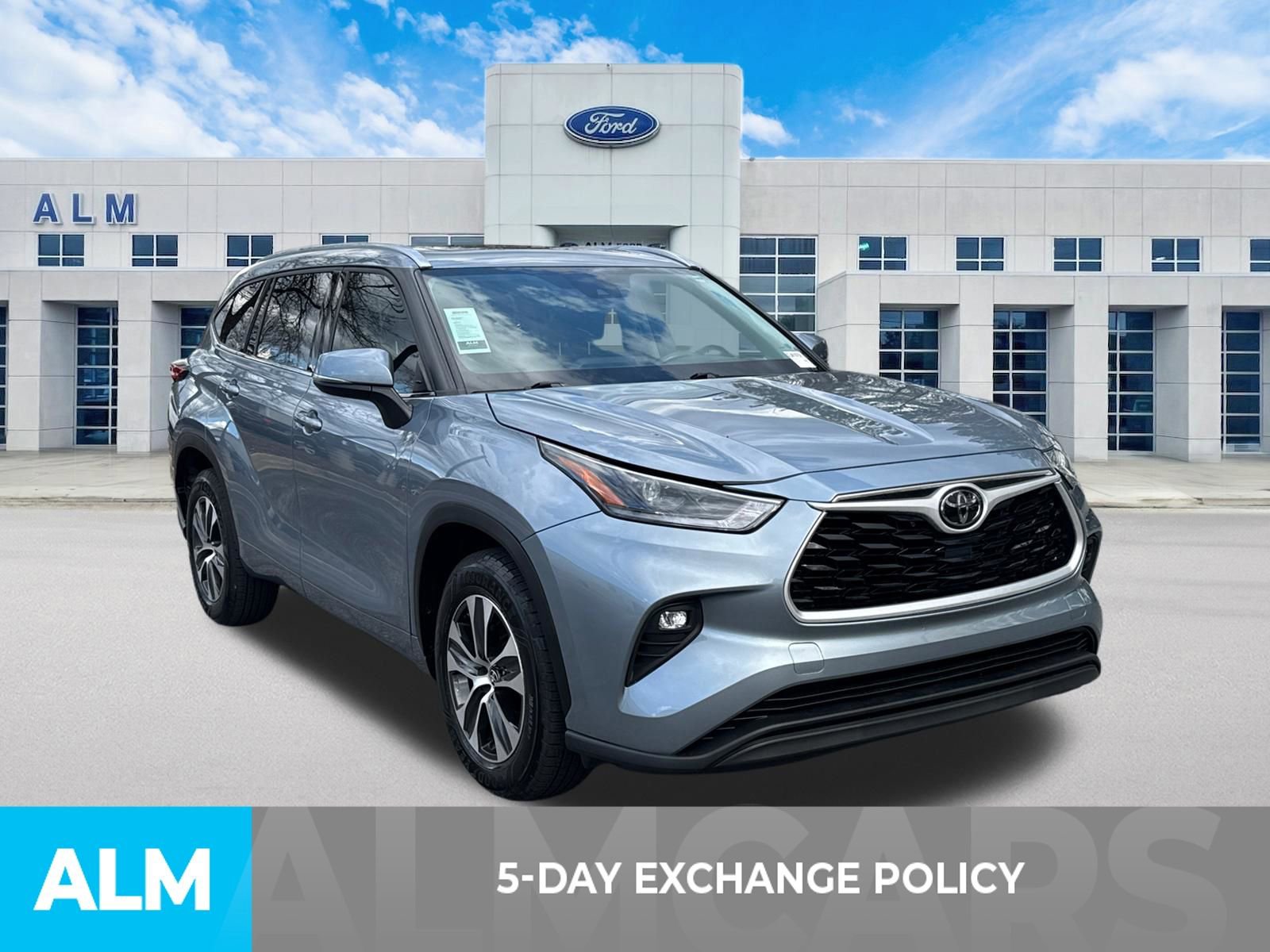 Used 2021 Toyota Highlander XLE image 3