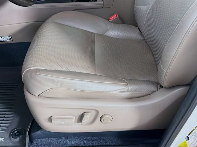 Used 2023 Lexus GX 460 Luxury w/ Sport Design Package AWD/4WD image 23
