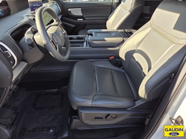 Certified 2025 Ford Expedition Active AWD/4WD image 10