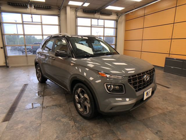 Used 2022 Hyundai Venue Limited w/ Cargo Package FWD 360° Tour