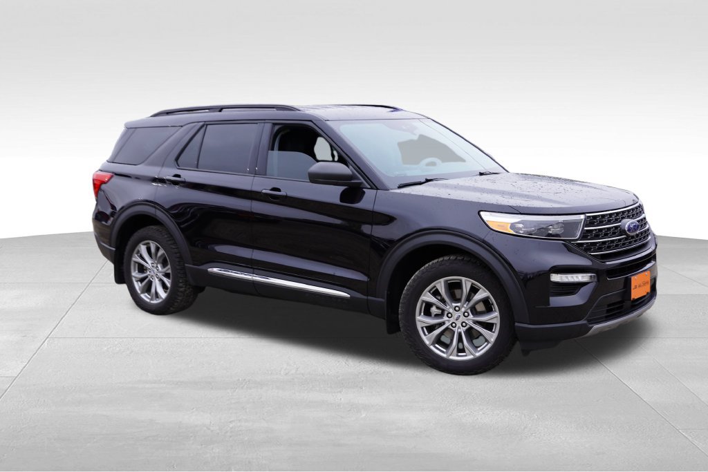 Certified 2022 Ford Explorer XLT w/ Equipment Group 202A AWD/4WD image 3
