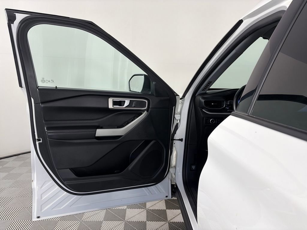 Certified 2024 Ford Explorer XLT w/ Equipment Group 202A image 10