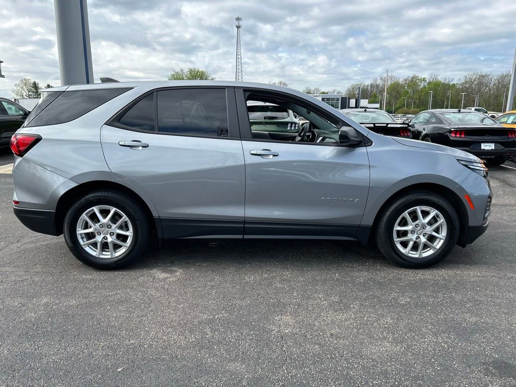 Used 2024 Chevrolet Equinox LS w/ LS Convenience Package image 3