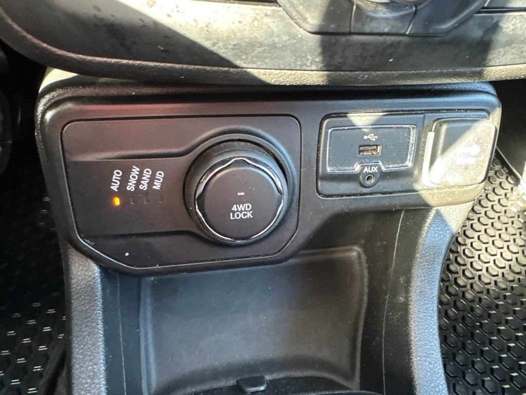 Used 2020 Jeep Renegade Altitude AWD/4WD image 7