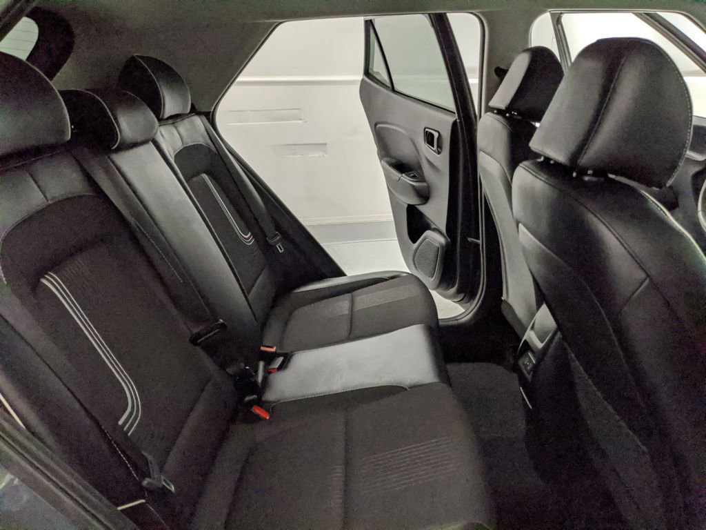 Used 2024 Hyundai Venue Limited image 19