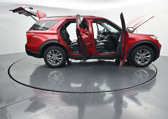 Certified 2022 Ford Explorer Limited w/ Equipment Group 301A AWD/4WD image 45