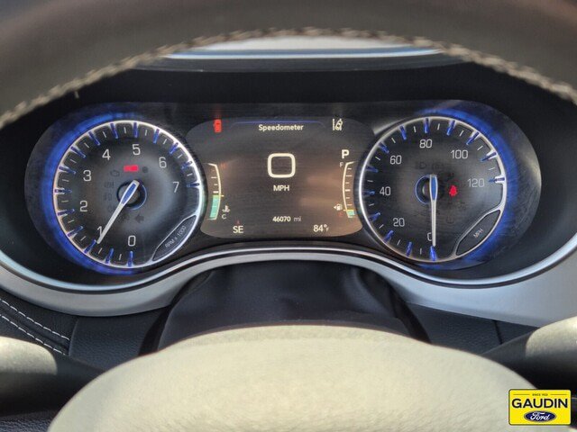 Used 2025 Chrysler Pacifica Limited FWD image 21