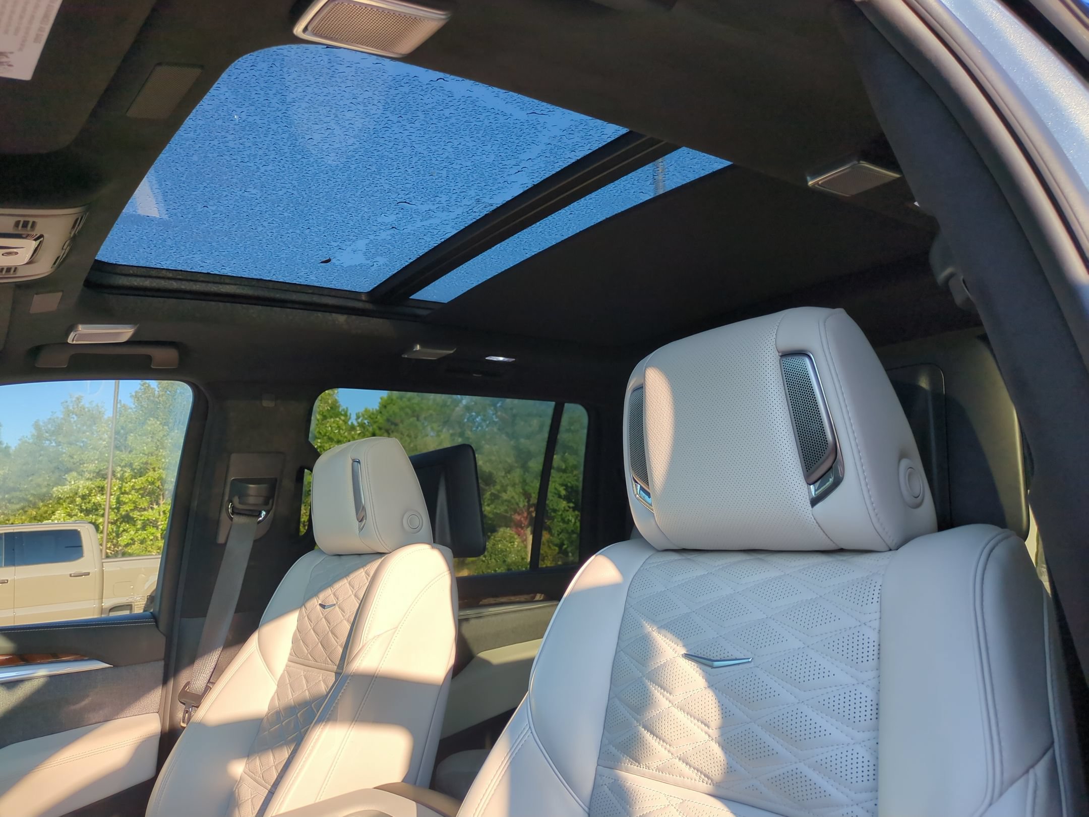 Used 2025 Cadillac Escalade ESV Sport Platinum w/ LPO, Floor Liner Package AWD/4WD image 30