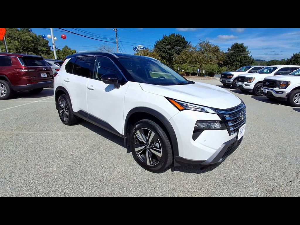 Used 2025 Nissan Rogue SL AWD/4WD image 2