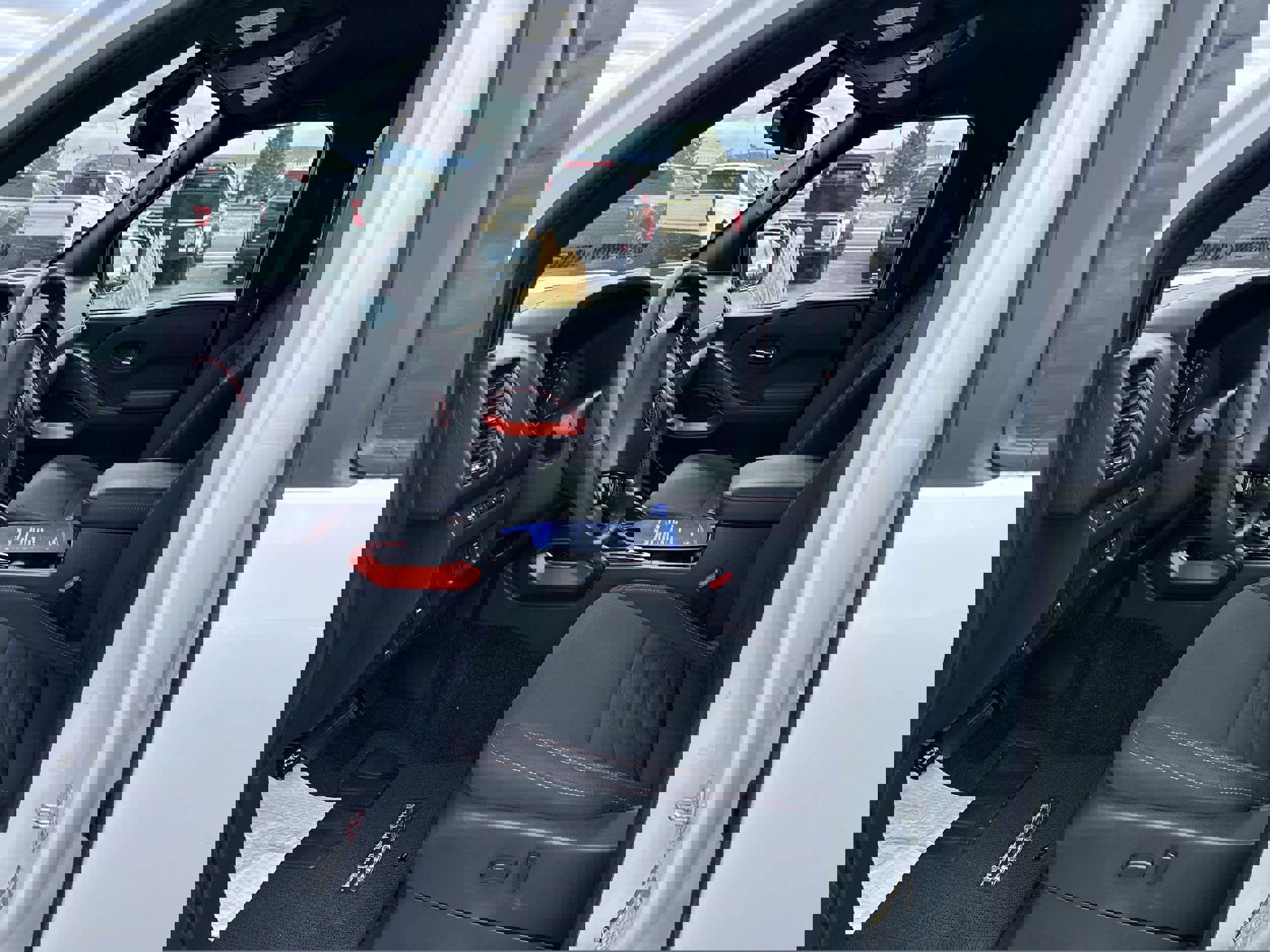 Used 2023 Nissan Frontier PRO-4X w/ Pro Convenience Package image 10