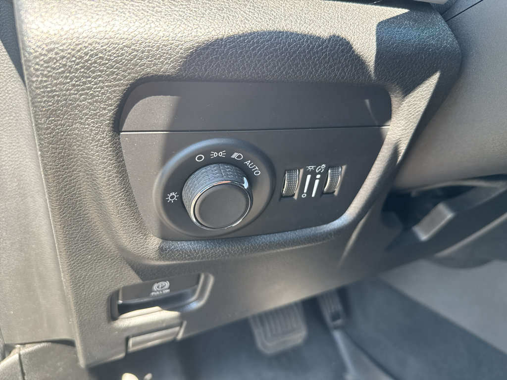 Used 2023 Jeep Grand Cherokee Altitude RWD image 11