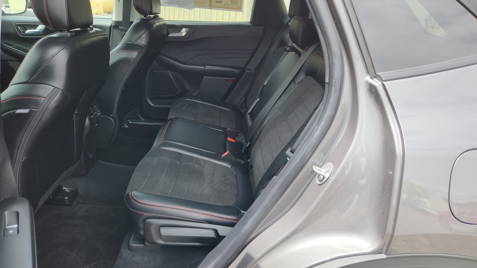 Certified 2022 Ford Escape SEL w/ SEL Stealth AWD Package image 27