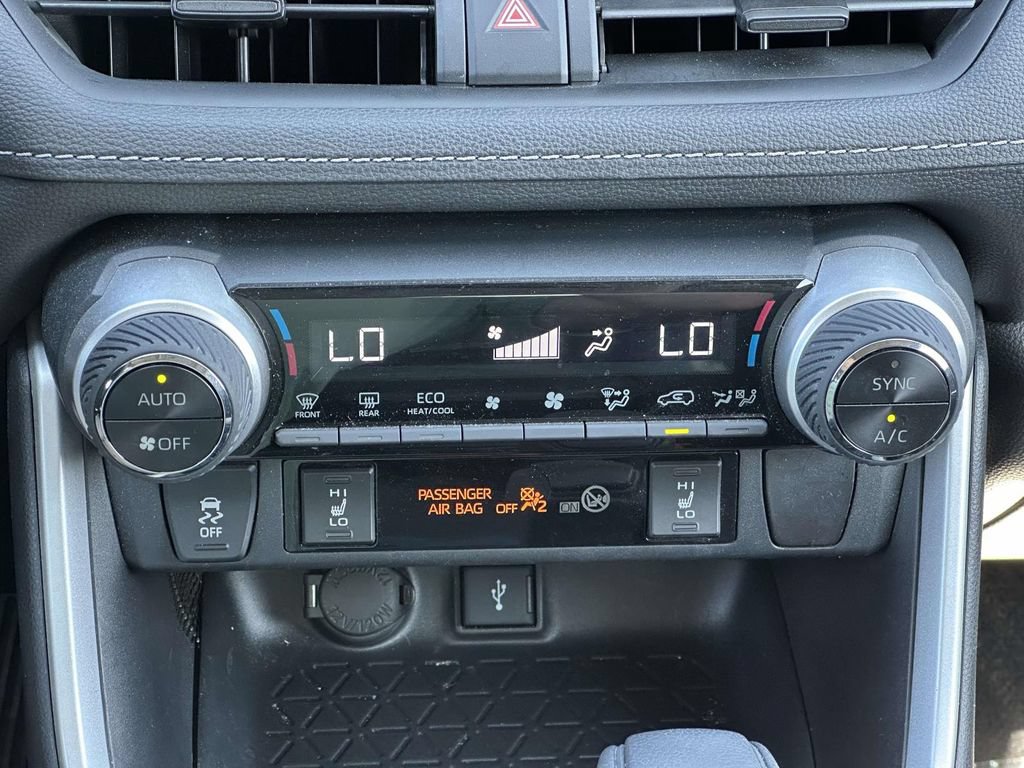 Used 2020 Toyota RAV4 XLE w/ Convenience Package AWD/4WD image 18