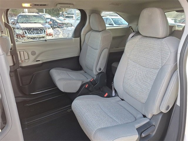 Used 2021 Toyota Sienna LE image 10