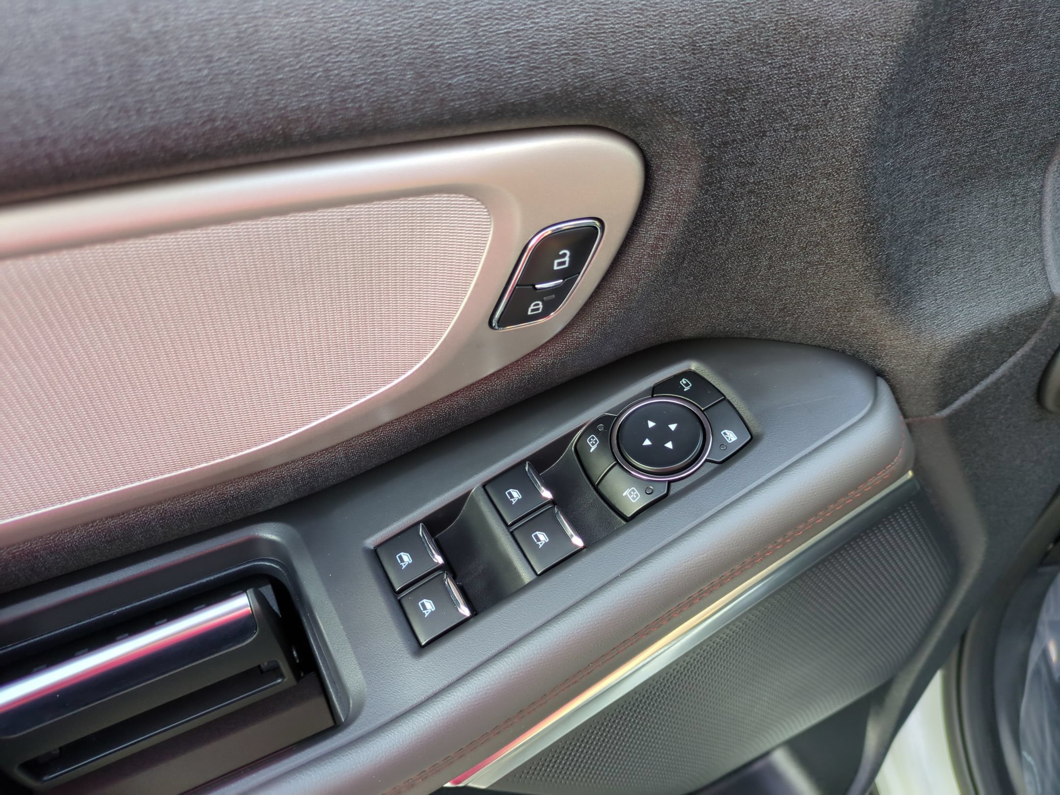 Certified 2025 Ford Expedition Active AWD/4WD image 14