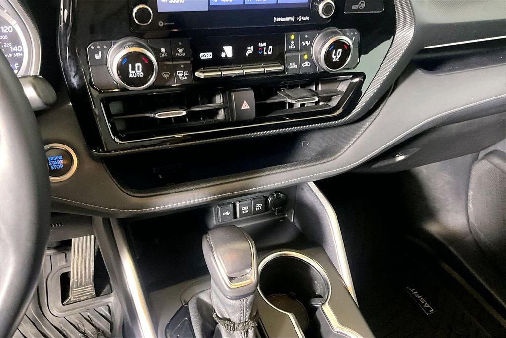 Used 2021 Toyota Highlander XSE FWD image 26