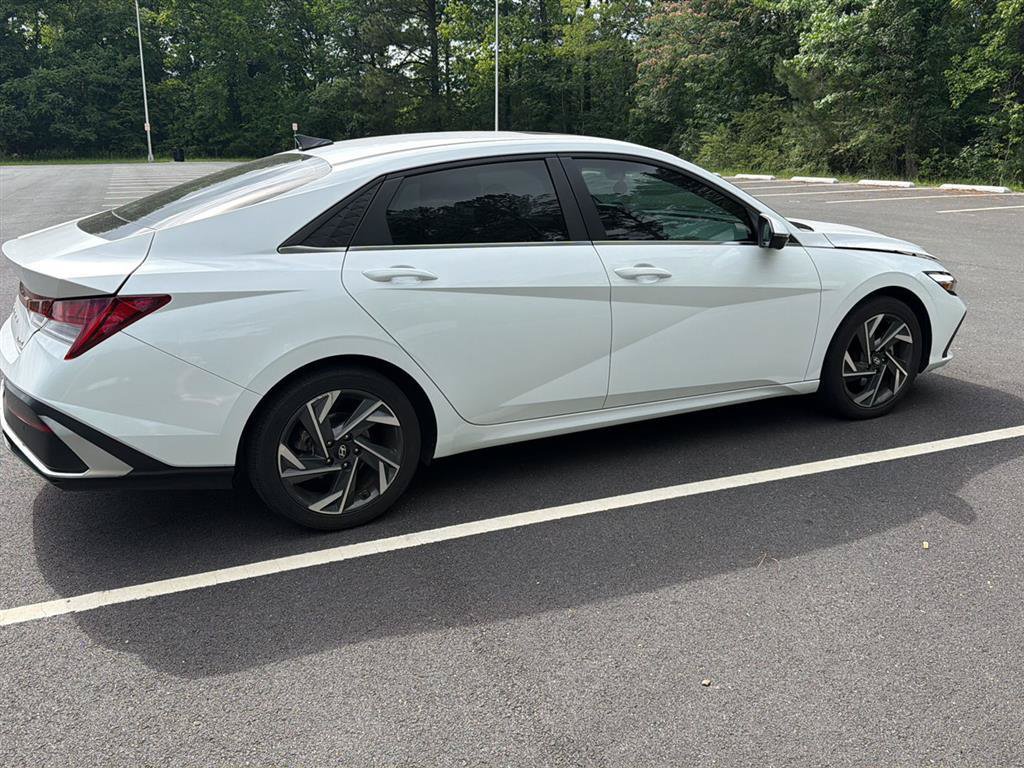Used 2024 Hyundai Elantra Limited FWD image 5