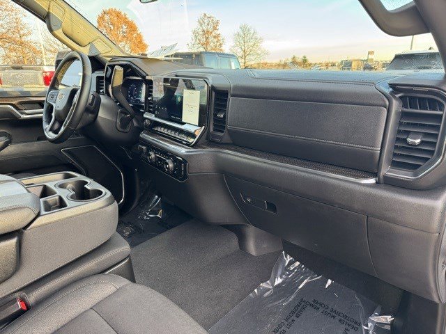 Used 2025 Chevrolet Silverado 1500 LT image 32