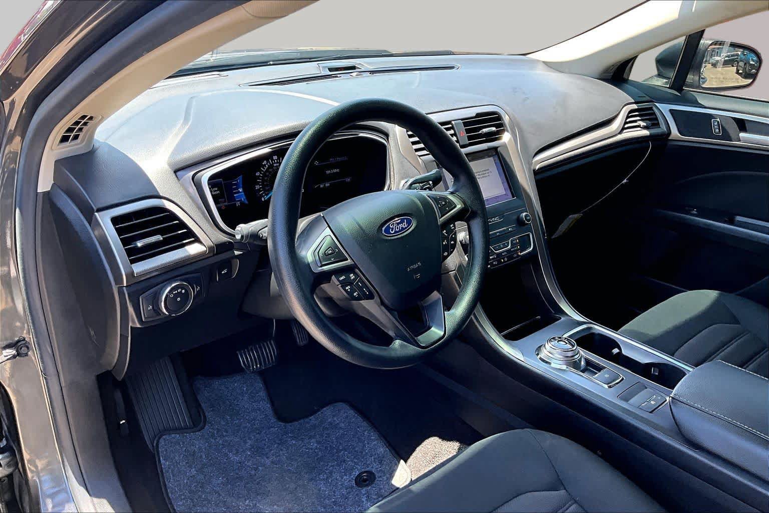 Certified 2019 Ford Fusion SE FWD image 18