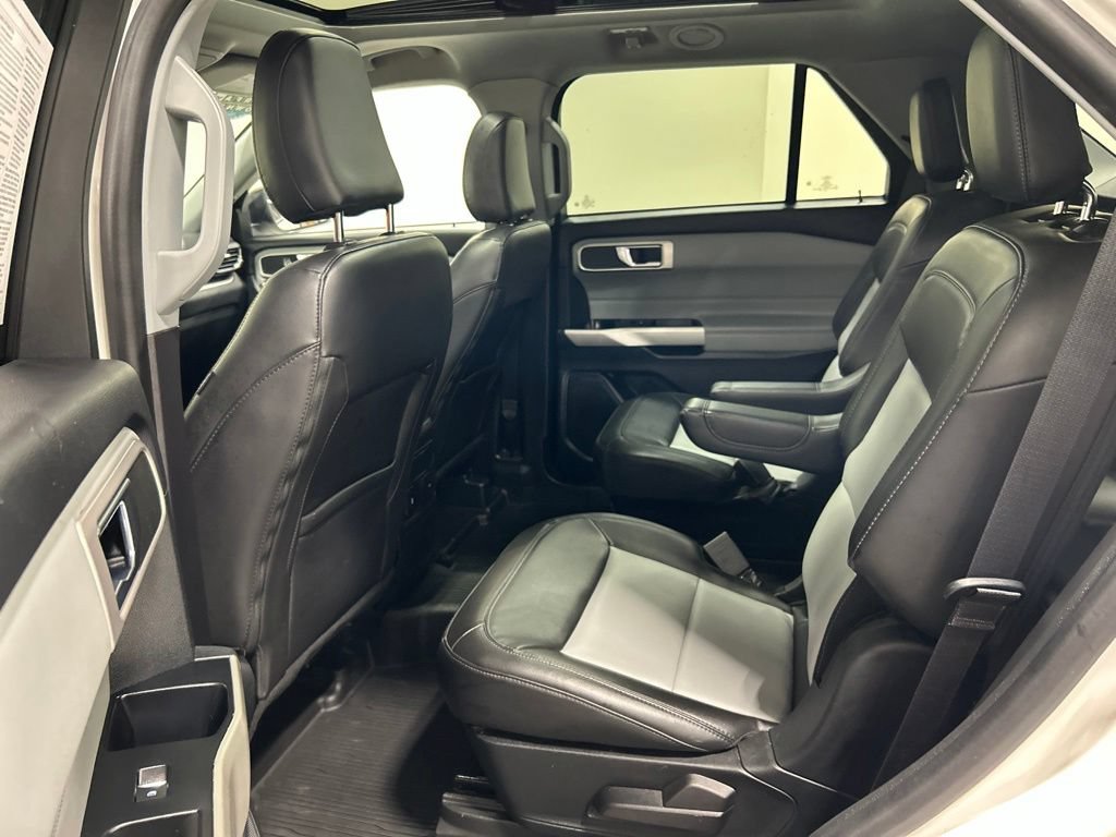 Certified 2022 Ford Explorer XLT w/ Equipment Group 202A AWD/4WD image 26