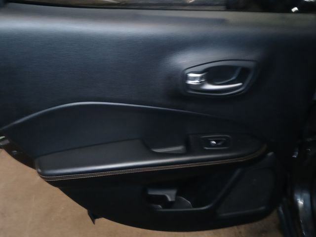 Used 2018 Jeep Compass Limited w/ Navigation Group image 39