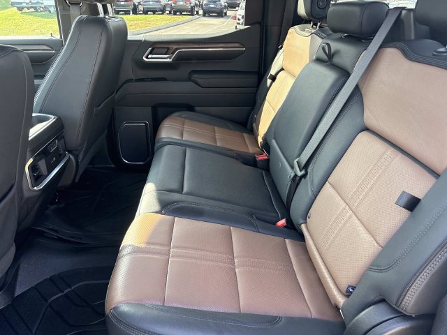 Used 2023 Chevrolet Silverado 1500 High Country w/ Technology Package AWD/4WD image 30