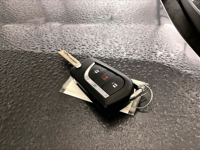 Used 2022 Toyota RAV4 LE AWD/4WD image 9