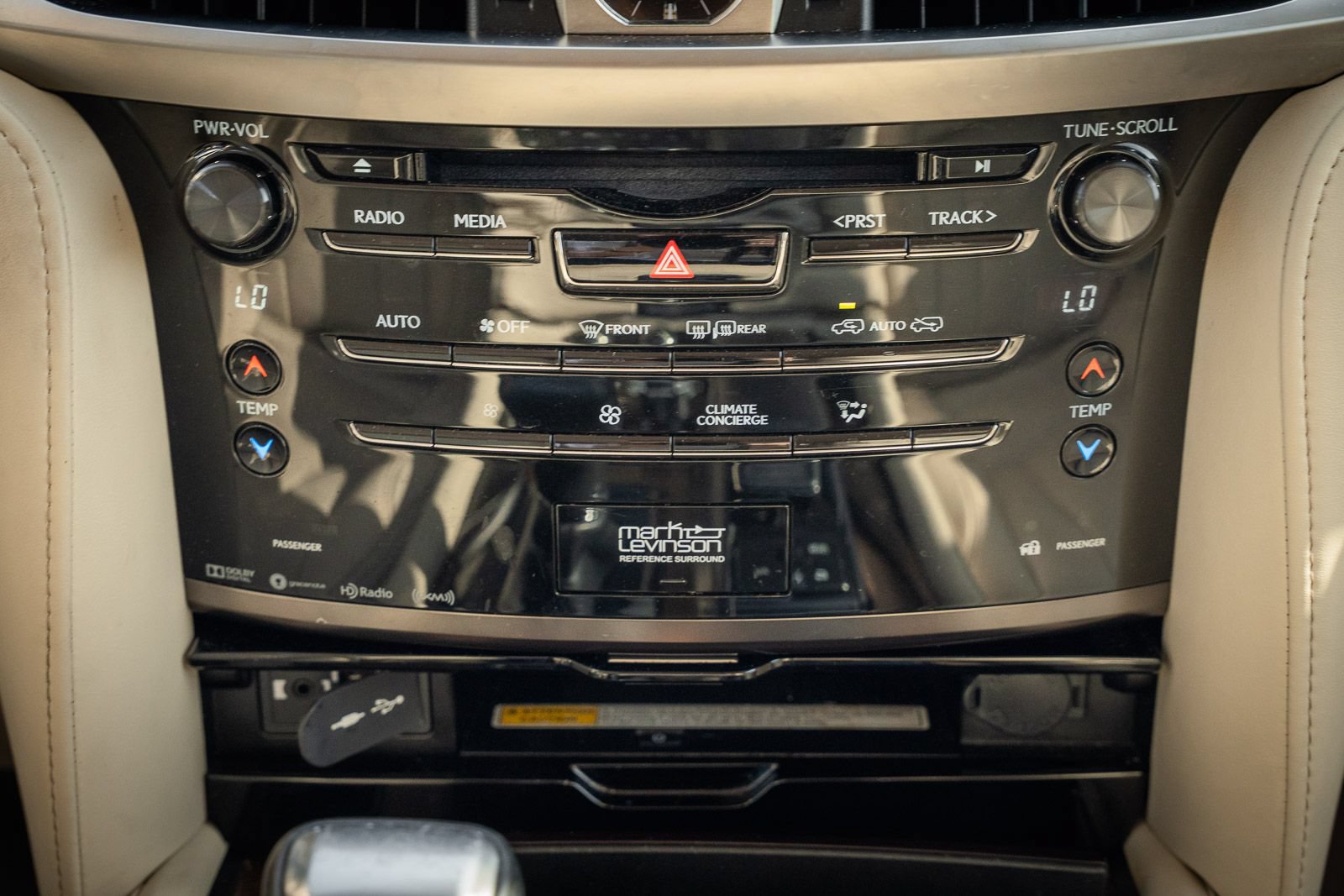Used 2020 Lexus LX 570 4WD w/ Luxury Package image 45
