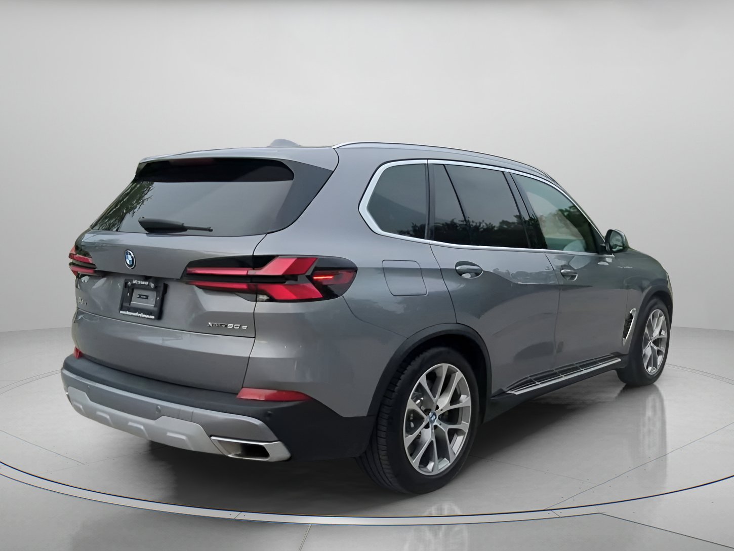 Used 2025 BMW X5 xDrive50e AWD/4WD image 27