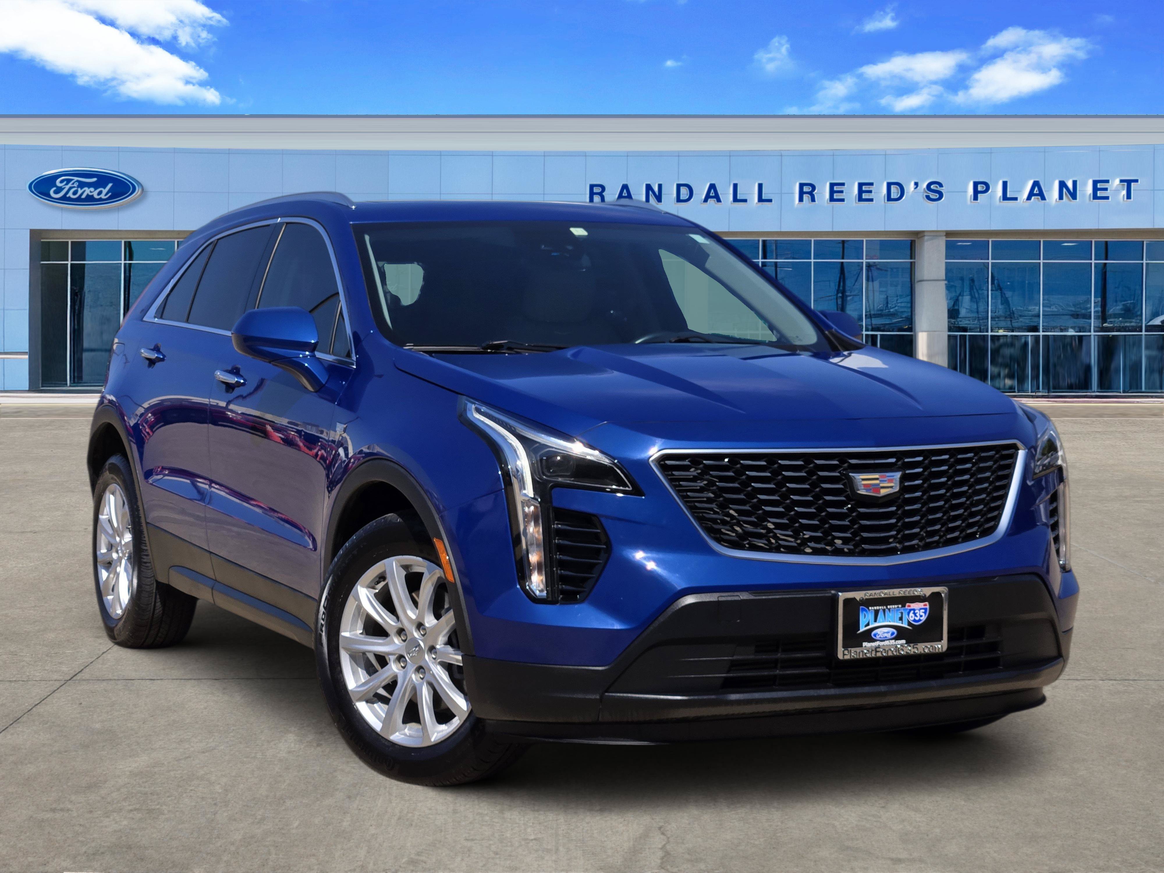 Used 2023 Cadillac XT4 Luxury w/ Cold Weather Package FWD image 1