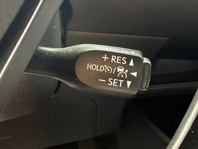 Used 2019 Toyota C-HR XLE FWD image 16