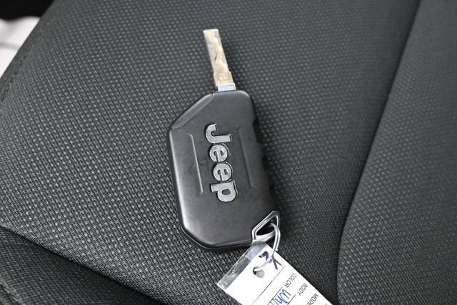 Used 2020 Jeep Gladiator Sport AWD/4WD image 23