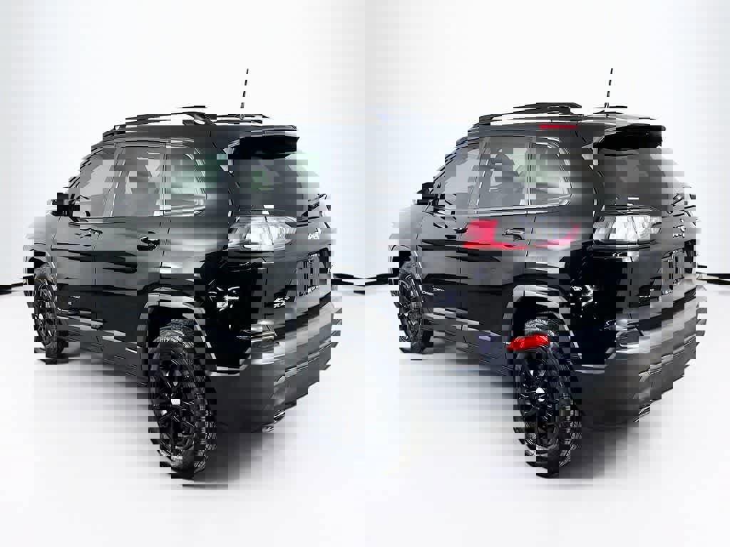 Used 2022 Jeep Cherokee Latitude Lux w/ Sun & Sound Group image 3